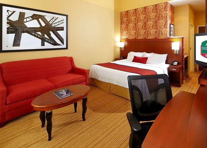 Courtyard By Marriott Downtown Hotel 4*