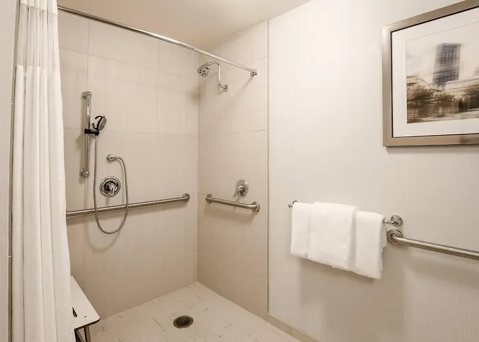 Courtyard By Marriott Downtown 4*