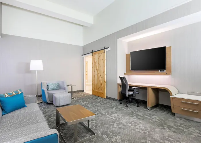Courtyard By Marriott Downtown 4*