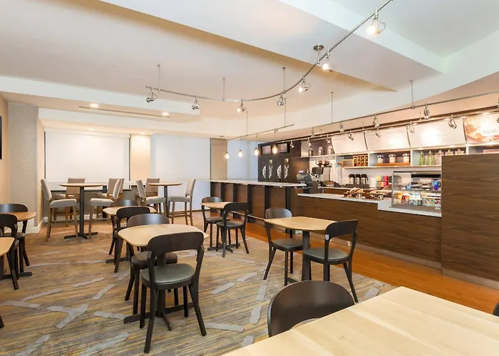 Courtyard By Marriott Downtown Pittsburgh