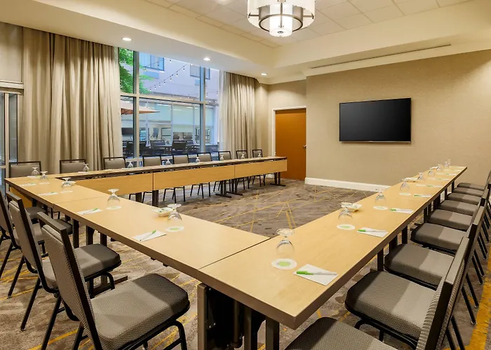 Courtyard By Marriott Downtown Hotel
