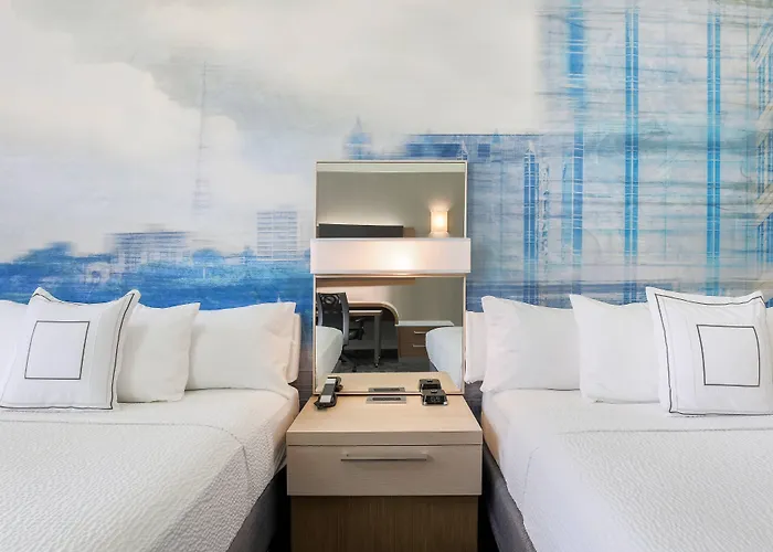 Courtyard By Marriott Downtown Hotel