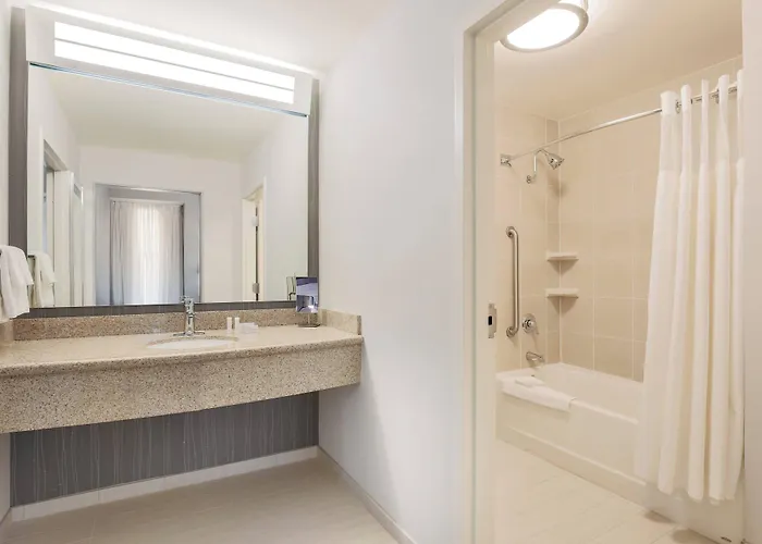 Courtyard By Marriott Downtown 4*