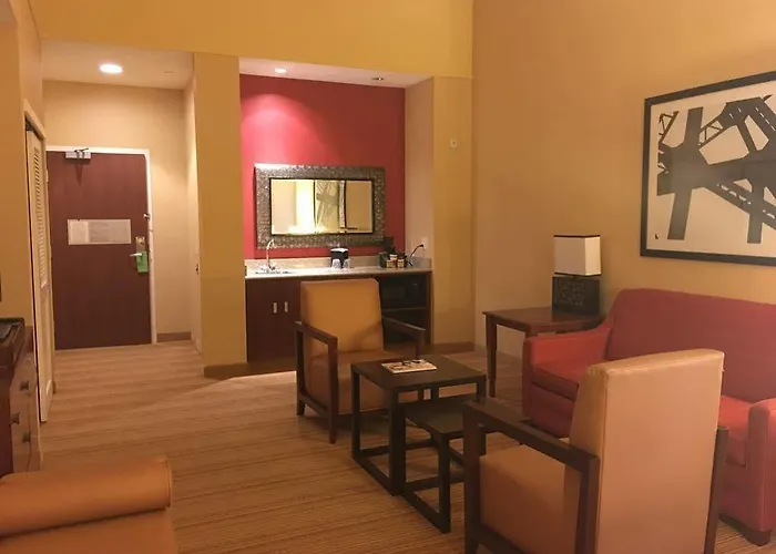 Courtyard By Marriott Downtown Hotel